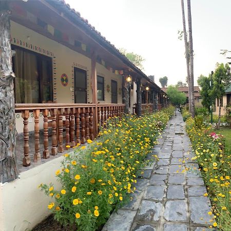 Jungle Safari Resort Саураха Экстерьер фото