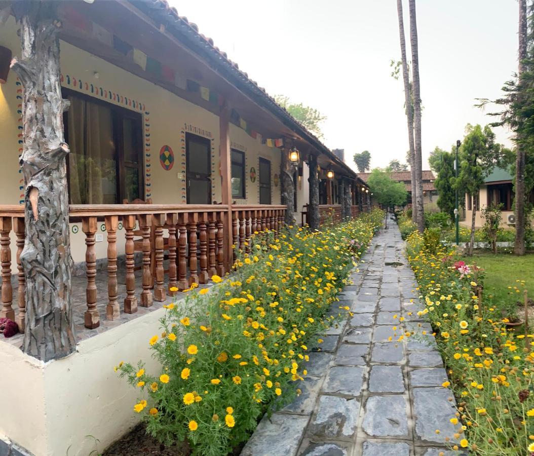 Jungle Safari Resort Саураха Экстерьер фото
