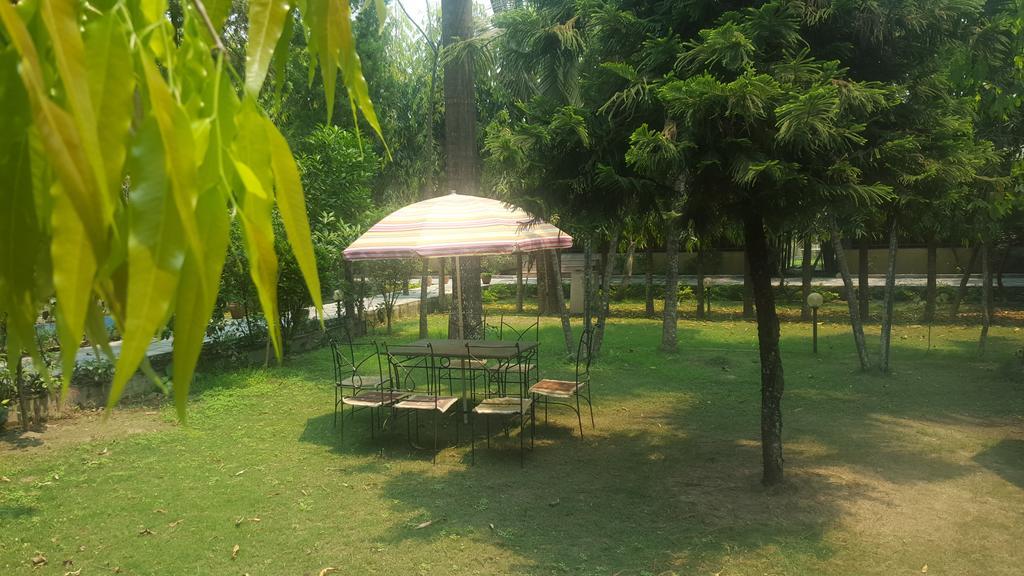 Jungle Safari Resort Саураха Экстерьер фото