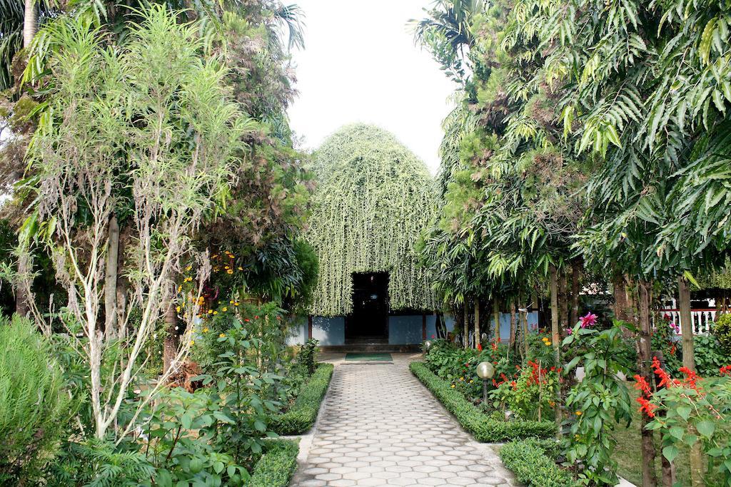 Jungle Safari Resort Саураха Экстерьер фото