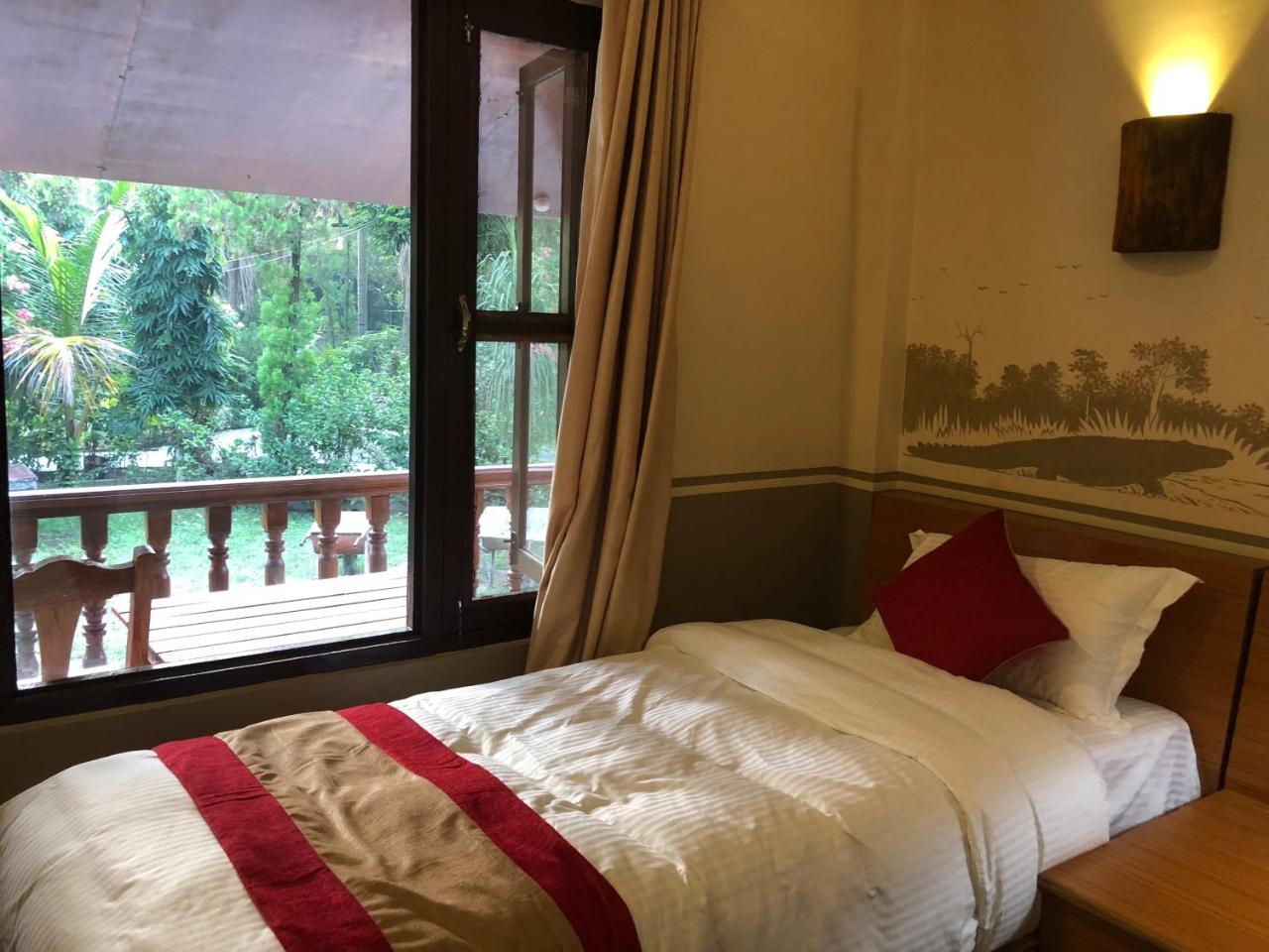 Jungle Safari Resort Саураха Экстерьер фото