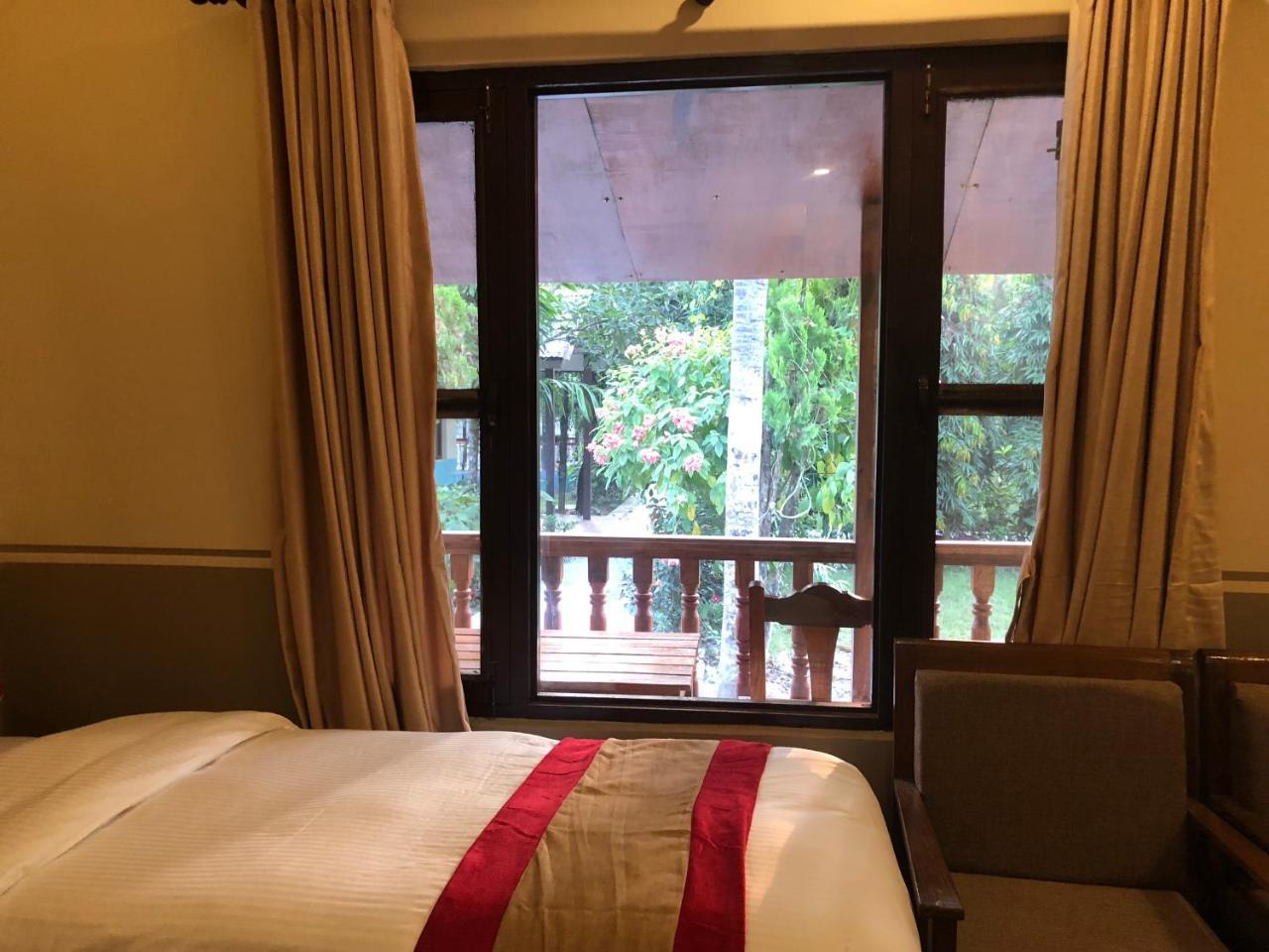 Jungle Safari Resort Саураха Экстерьер фото